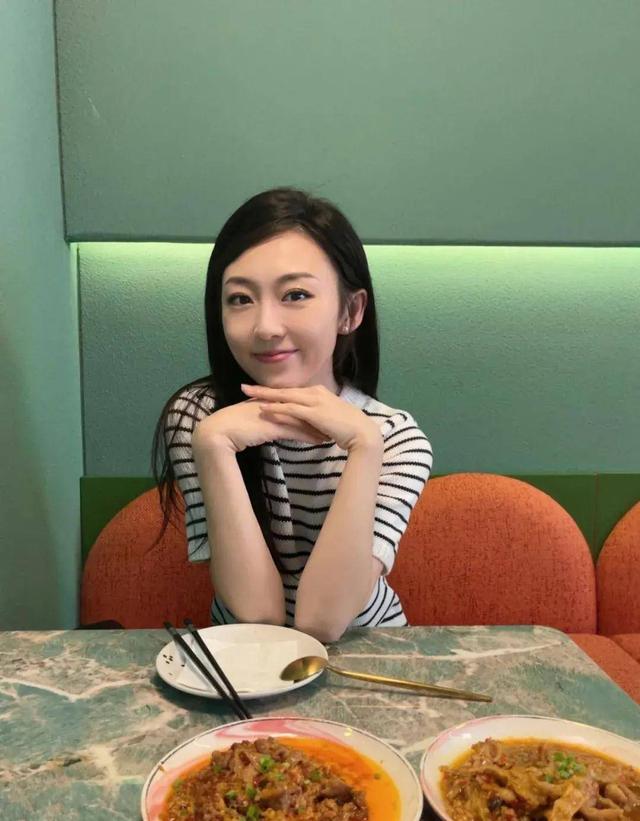 央视主持新生代四大美女，个个颜值出众气质如兰，网友：比董卿美  第8张