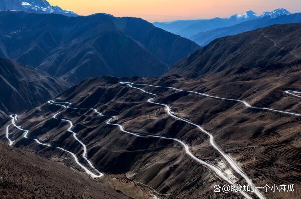 我国十大网红公路：独库公路上榜，第一几乎囊括所有地形  第1张