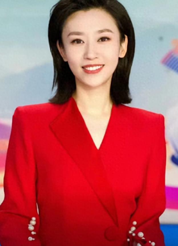 黄大仙三肖三码必中三肖,《新闻联播》迎来首位90后女主播！穿旗袍气质非凡，颜值不输董卿  第9张