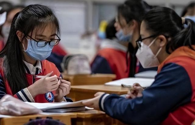 澳门澳彩资料大全正版资料下载,官方通知，将全面排查中小学重点班快慢班，整治掐尖招生等现象