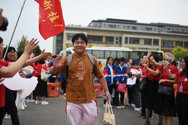 2024澳门资料大全正新版_2024年全国高考今日开考 1342万考生奔赴考场  第1张