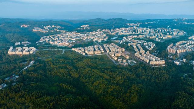 24年新澳彩资料免费长期公开_重庆人的避暑胜地，黄水华宇林语岚山避暑度假房，享21度清凉  第12张