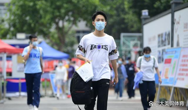 澳门今晚必中一肖一码_家长帮高考生选城市，张雪峰给出4个维度，能占3条就是好地方