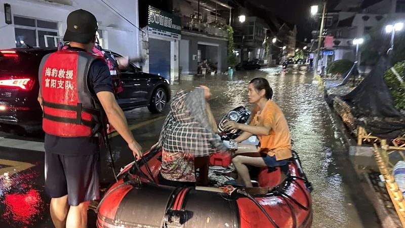 2024新澳门正版免费资料_最新：遭遇罕见短时局地暴雨，杭州富阳全力救援｜台风“杜苏芮”升级！路径有变！