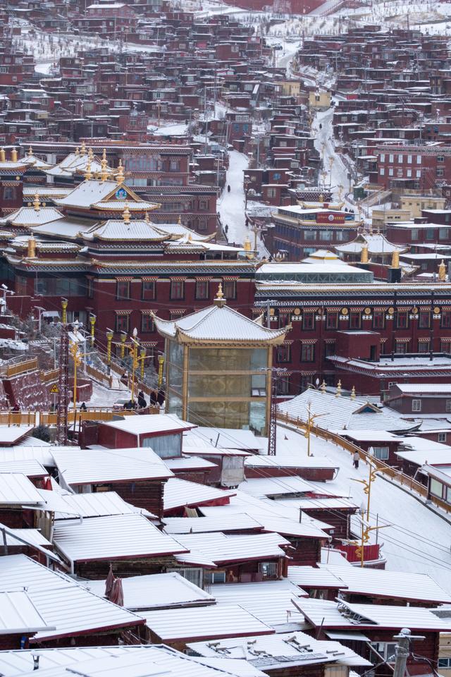 香港二四六免费资料开奖_中国一生必去的10个旅游胜地推荐：探秘自然奇观，领略多彩民俗！  第1张