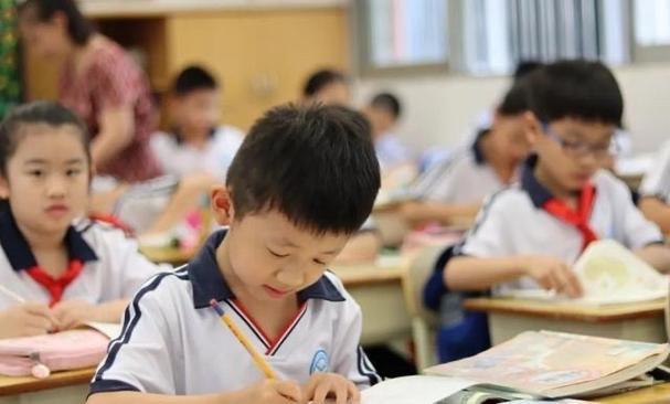 2024澳门正版精准资料_中小学或施行“5+4”制度，秋季正式实施？教育部明确回应