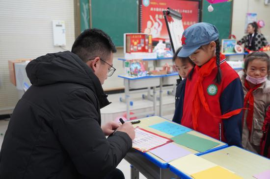 澳门彩今晚必中一肖一码_库尔勒市：无纸化期末测评 闯关游戏以“玩”代“考”