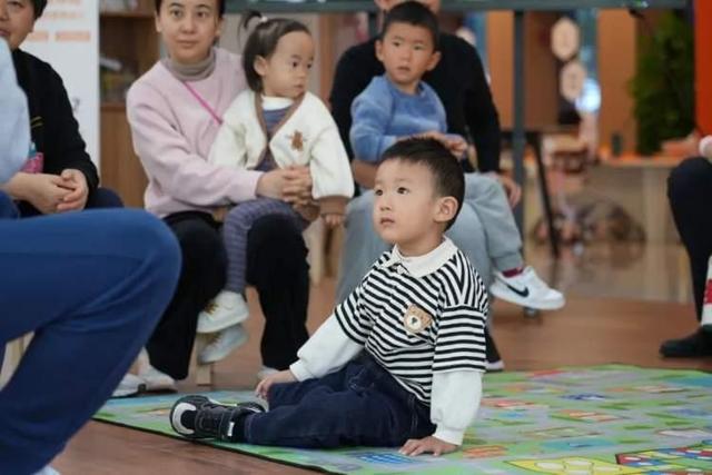 二四六香港免费开将记录,青浦平和幼儿园公益早教进社区，想知道的科学育儿方法就在这里→  第2张