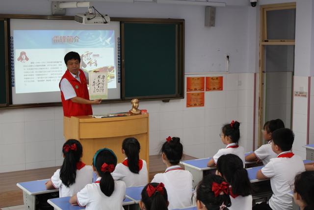 2O24新澳彩料免费资料,拥抱新学期 遇见“新”成长——全国多地中小学开学首日见闻  第2张