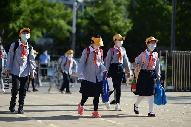 新澳门六会精准免费开奖_多地教育局下发通知，中小学秋季开学时间推迟到9月4日  第1张