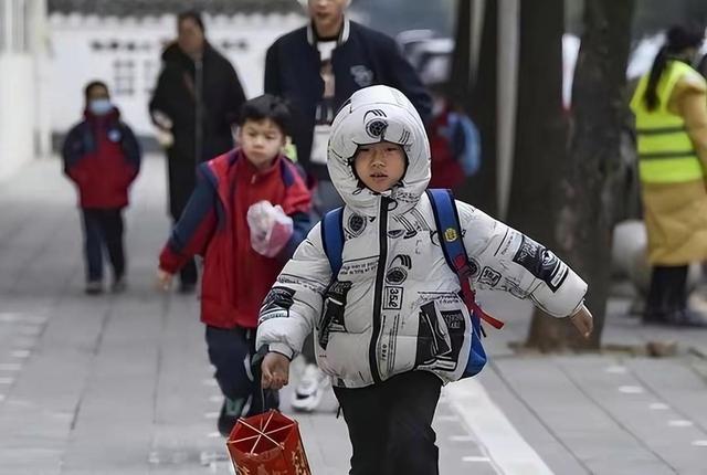 白小姐一肖一码准最新开奖结果,放假通知，大中小学秋季开学时间确定了！家长却表示难以接受！