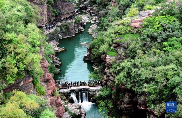 新澳资料免费精准_假期旅游热 祖国山河美