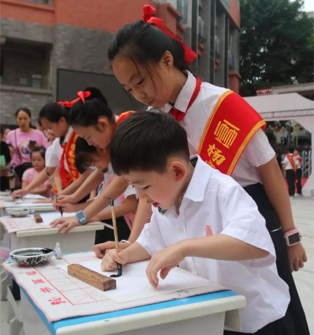 20204澳门资料正版大全_朱砂启智、开笔启蒙、三重“拱门”……川渝中小学开学 仪式感拉满！