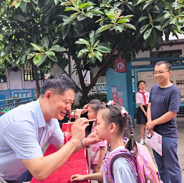 20204澳门资料正版大全_朱砂启智、开笔启蒙、三重“拱门”……川渝中小学开学 仪式感拉满！