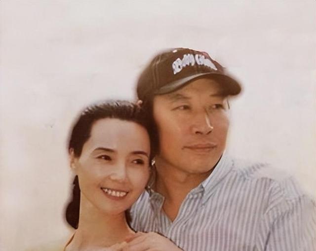 新澳最新版精准特,春晚影星魏积安：跟妻子结婚37年0绯闻，看看妻子是谁就明白了