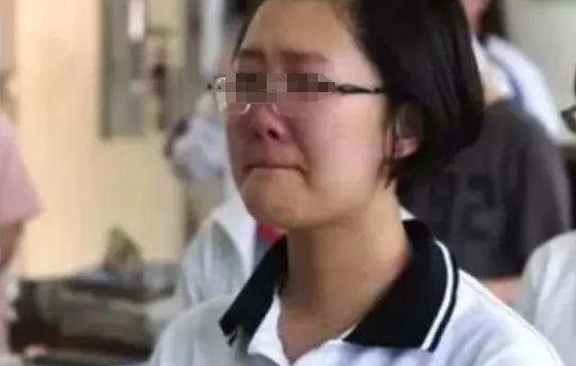 王中王一肖一特一中开奖时间_女儿高考只差清华1分，母亲托关系查卷，卷上19字让她崩溃大哭