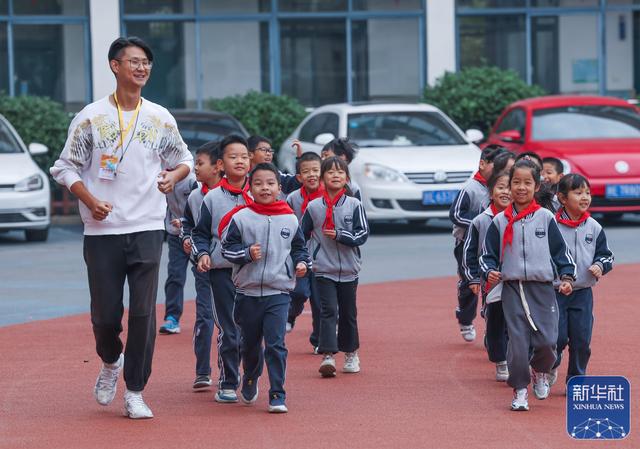 管家一肖一码资料大全_浙江湖州：多举措保障中小学“课间十分钟”  第3张