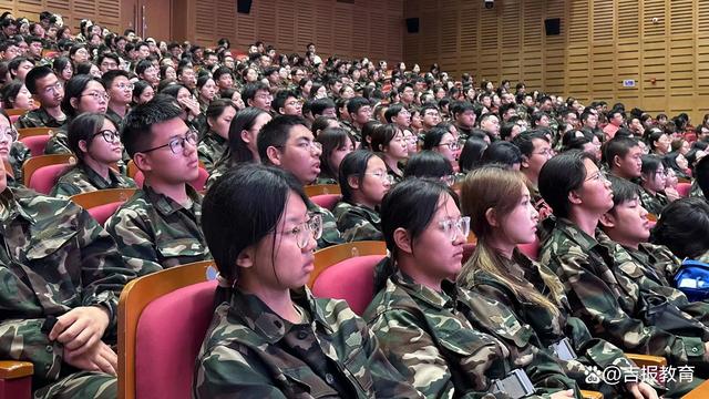 新澳门内部一码精准公开,“陕公大学堂”学习贯彻党的二十届三中全会精神专题宣讲会在吉大开讲  第3张