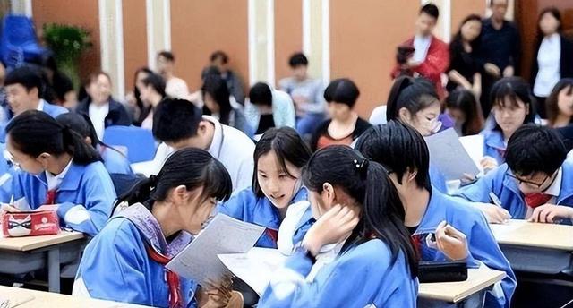 2024澳门正版资料大全免费,预计明年2月开学后，中小学学制或将调整为“522”，家长拍手叫好