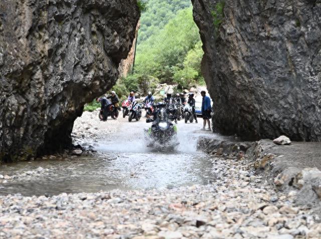 7777788888马会传真_兰州出发2h达！这条网红公路，草原、峡谷、雪山，每一公里都美到极致！  第24张