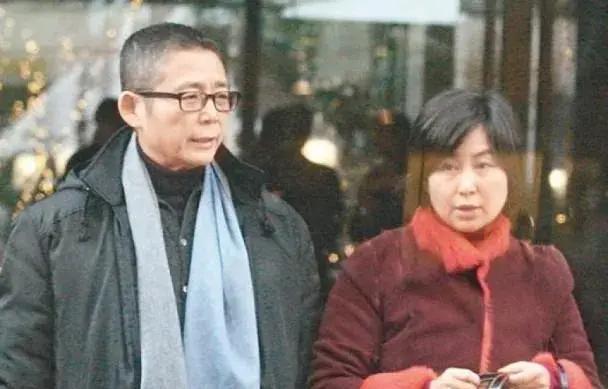 澳门六开彩天天开奖结果_香港名流会李嘉诚情人搭到林青霞肩上，周慧敏打破“不老”神话  第5张