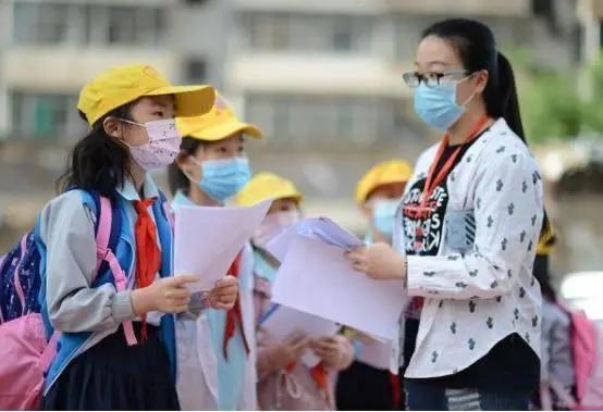 新澳精准资料大全,教育部已经颁布新通知，中小学将不再提供这项服务，家长表示赞同  第5张